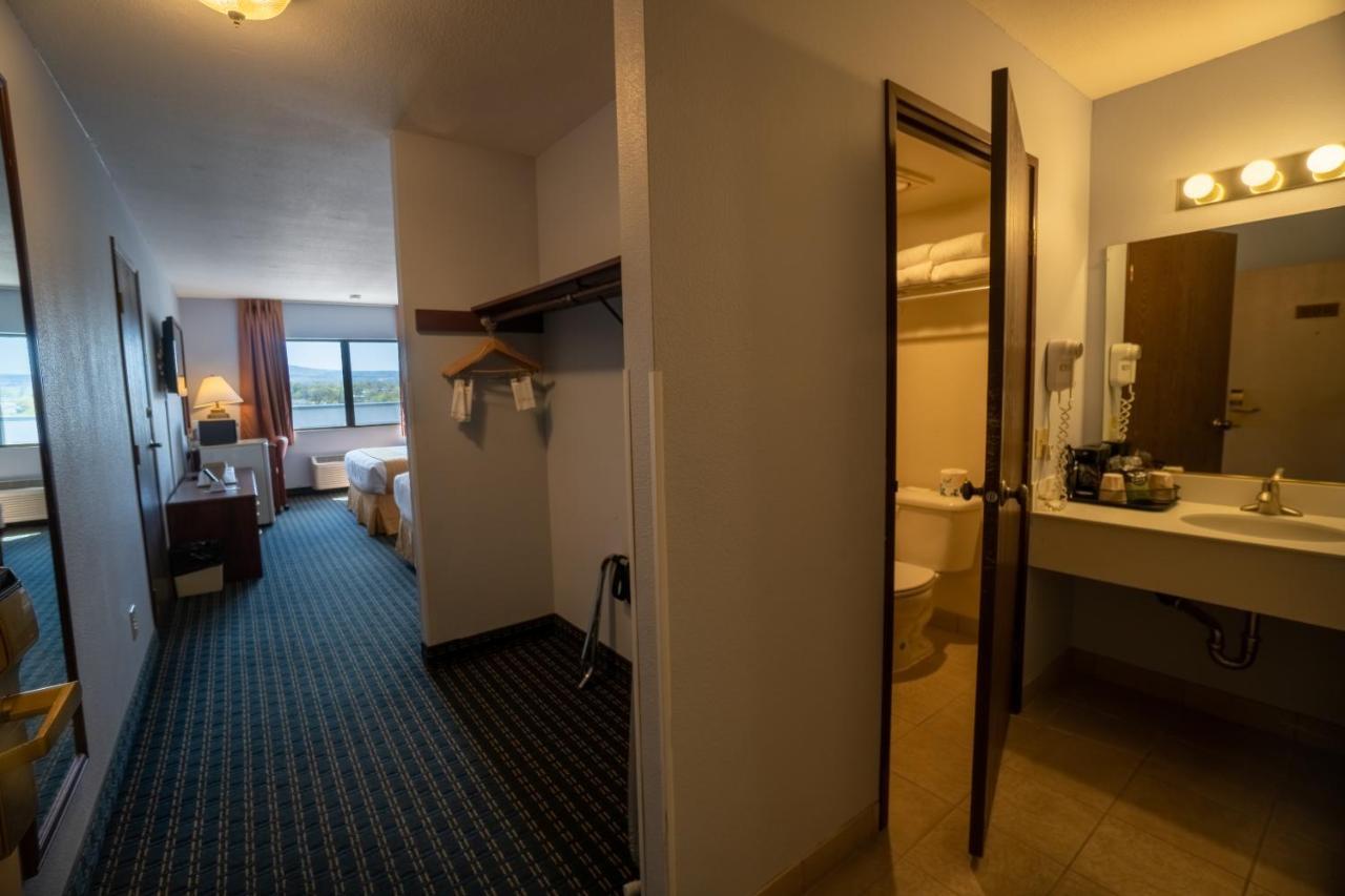Clover Island Inn Кенневик Экстерьер фото