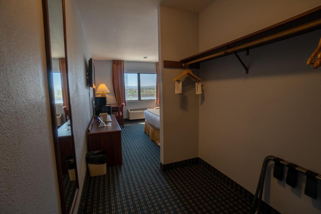 Clover Island Inn Кенневик Экстерьер фото