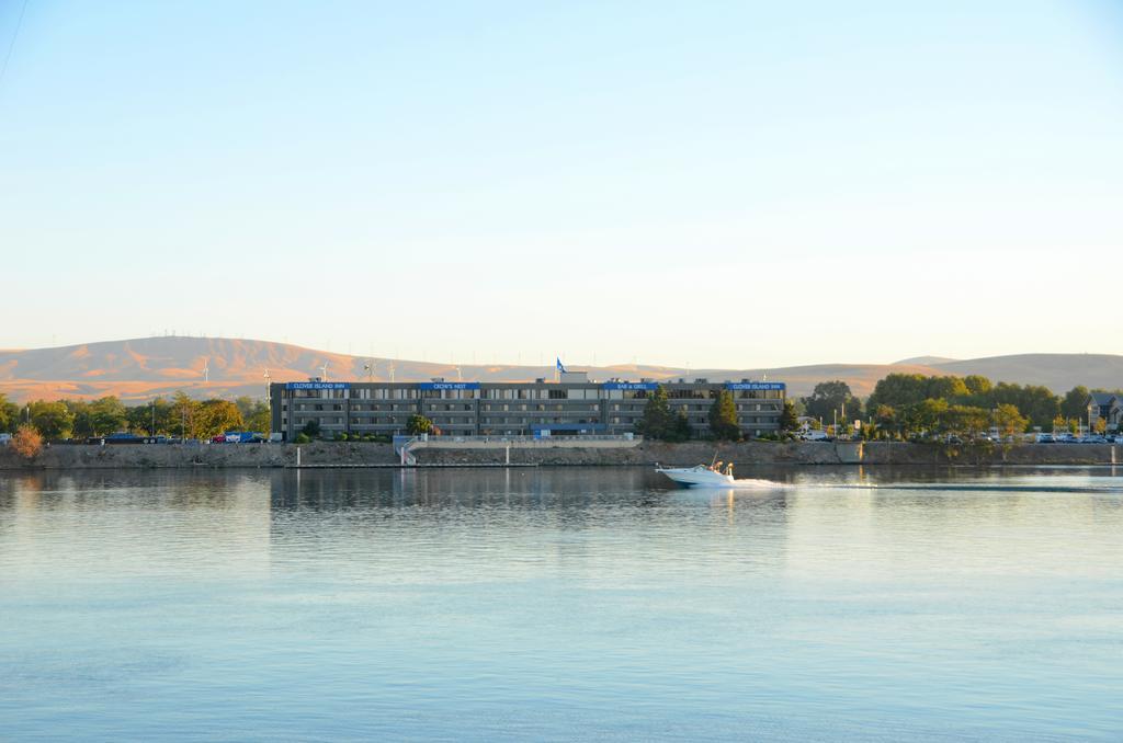 Clover Island Inn Кенневик Экстерьер фото