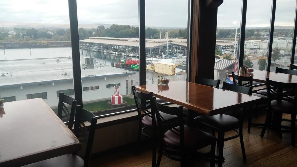 Clover Island Inn Кенневик Экстерьер фото
